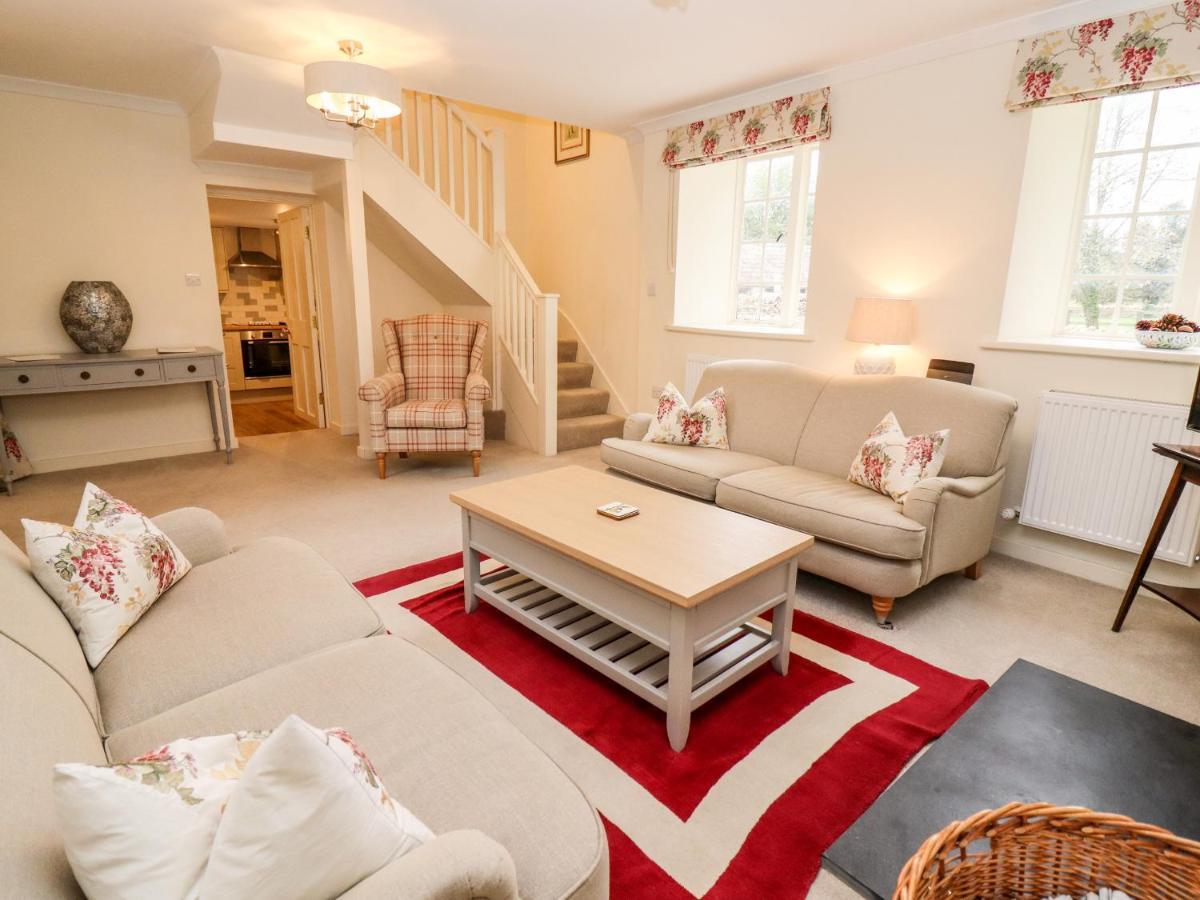 The Clock Tower Villa South Cerney Bagian luar foto